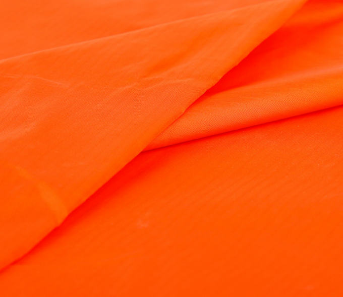 平野によって染められた編まれたナイロン生地300Tはスポーツ・ウェアのための色をカスタマイズしました